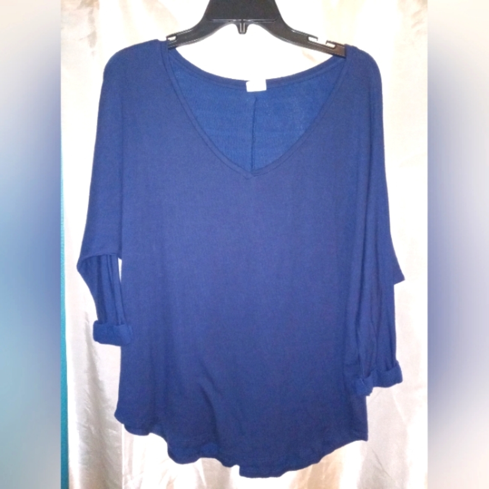 Basics Navy cotton stretch v- neck pullover,  3/4 sleeves sz L